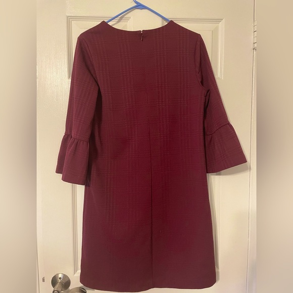 Banana Republic factory medium shift dress in a wine color. - Picture 3 of 3